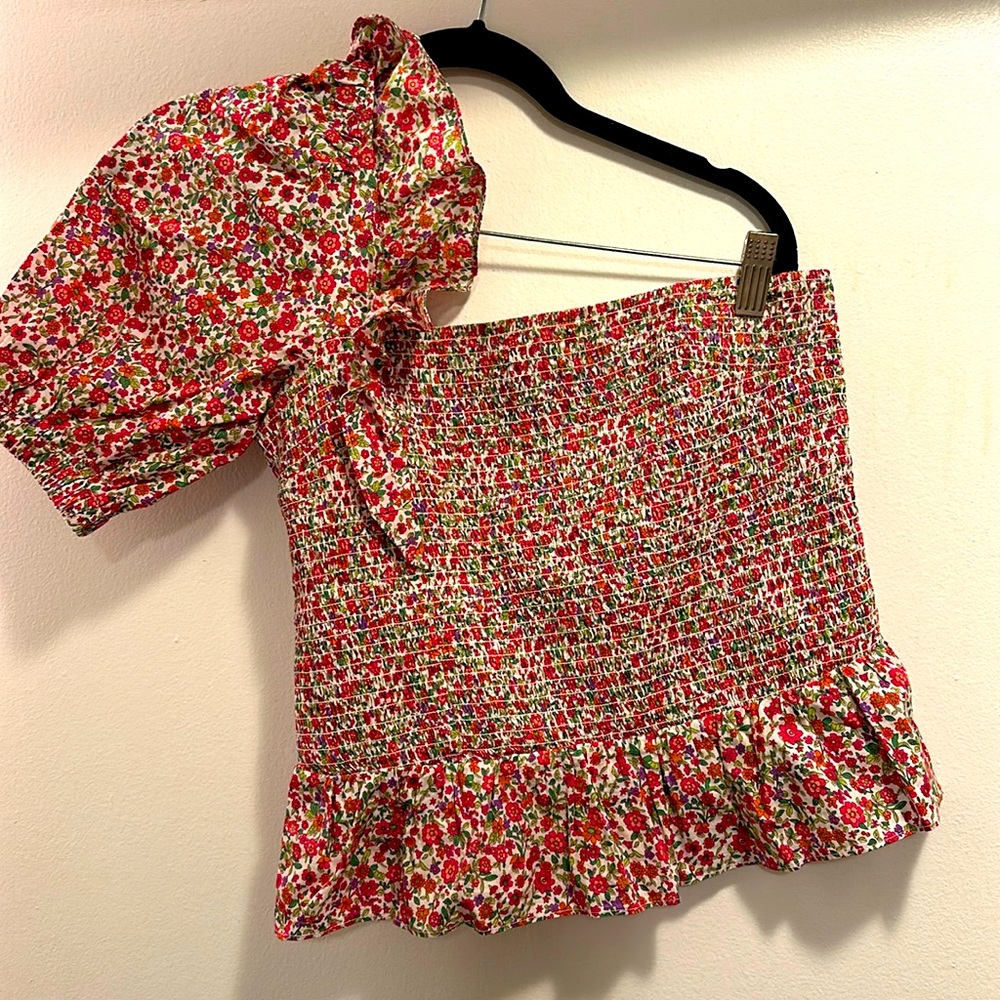 One shoulder cute summer top!